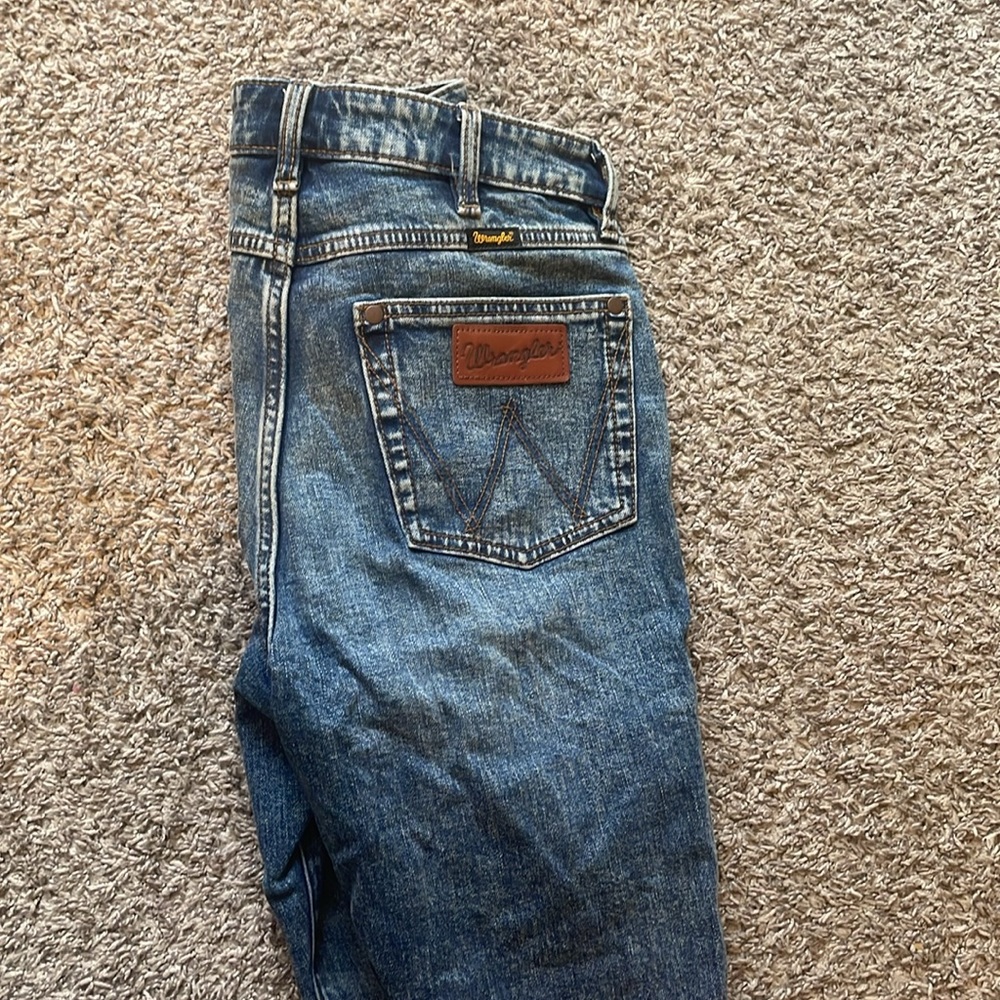 Wide legged wrangler jeans